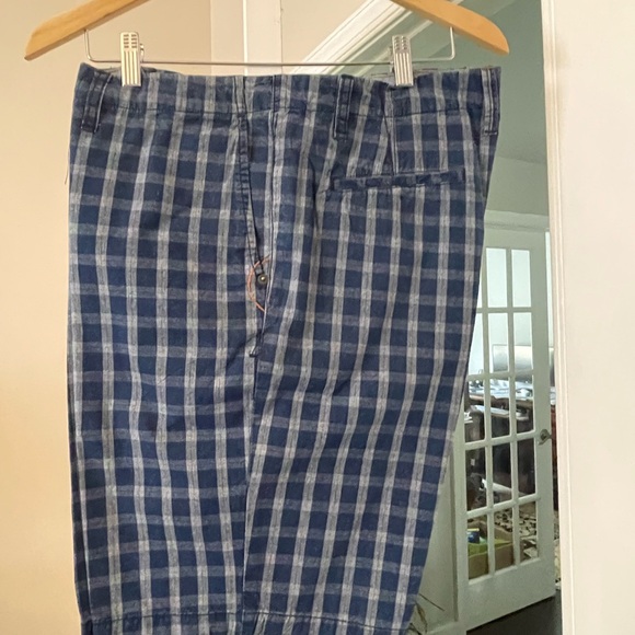 Tommy Bahama Men’s Shorts. Waist size is 35”. Blue patterned design. - Picture 3 of 9